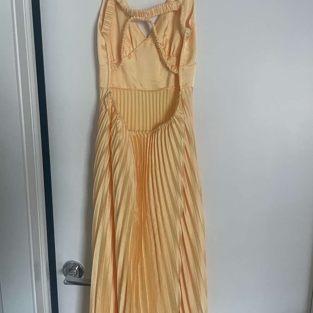 Elegant Yellow Pleated Dress